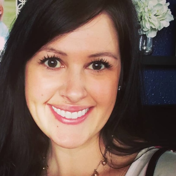 Meet your Posher, Melanie - Picture 1 of 2